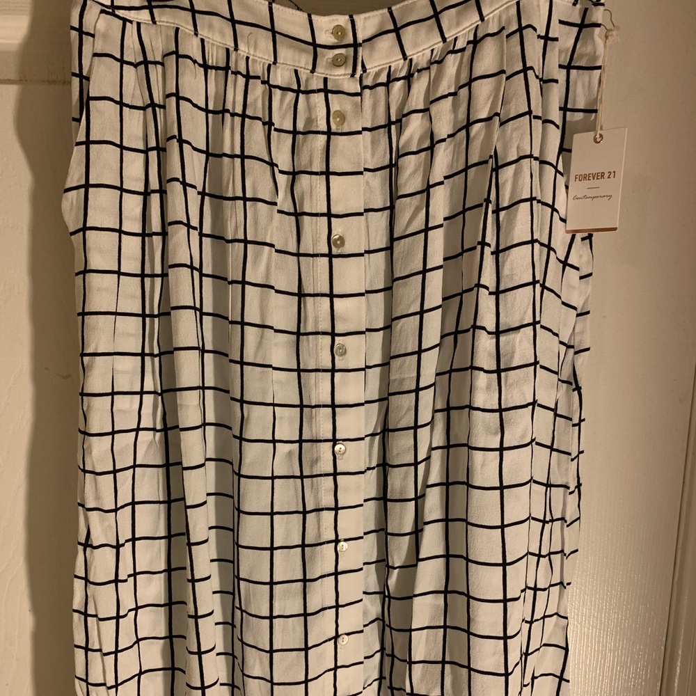 Xl Black and white striped skirt.